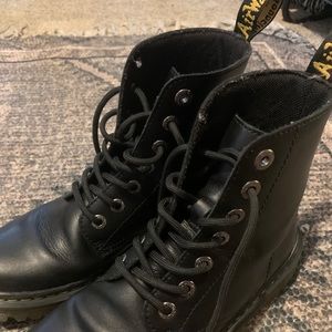 1460 Doc Martens Women’s lace up boots